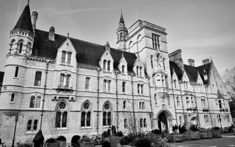Reach Oxford Scholarship 2027 (University of Oxford)