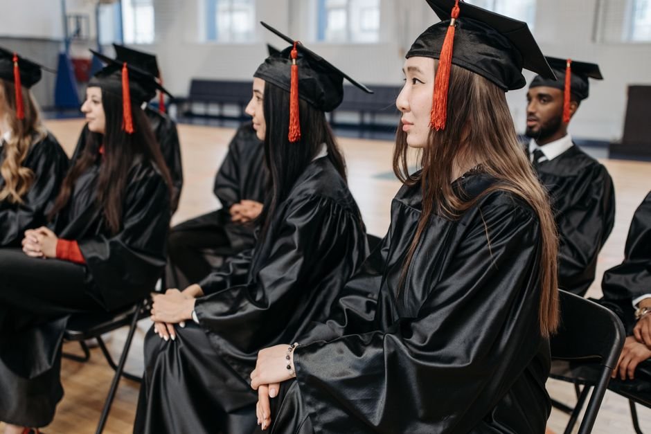 Student Loans for International Students Without a Cosigner: How They Really Work