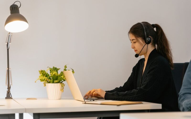 How to Become a Virtual Assistant with No Experience (2026 Beginner’s Guide)