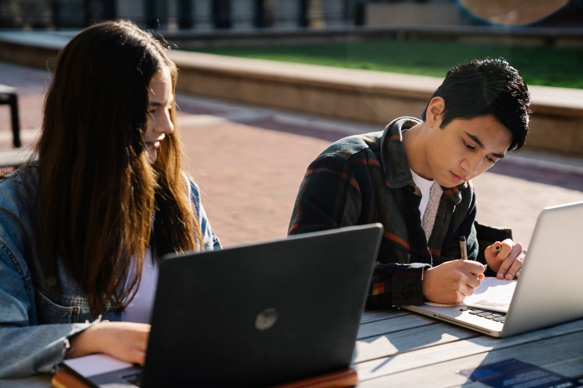 How to Make Money Online with AI as a Student in 2026 (Honest Beginner’s Guide)